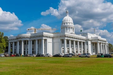 කොළඹ මහනගර සභාවේ මන්ත්‍රීවරුන් දෙදෙනෙකු අතර උණුසුම් ගුටි කෙළියක් - එක් මන්ත්‍රීවරයෙක් තුවාල ලබා රෝහලට