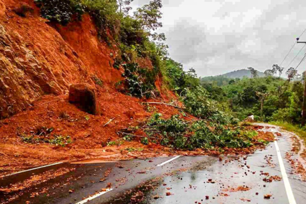 7 மாவட்டங்களுக்கு மண்சரிவு அபாய எச்சரிக்கை | Landslide Warning For 7 Districts Issued