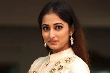 தேள் கடியால் அவதிப்பட்ட நடிகை ஹீனா- படப்பிடிப்பில் நடந்த சோகம்