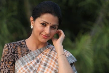 பூமிகாவுக்கு இவ்ளோ பெரிய மகனா.. குடும்ப புகைப்படம் வைரல்