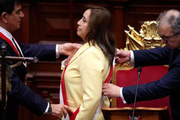பெருவின் முதல் பெண் ஜனாதிபதி பதவியேற்பு! | Peru S First Female President Is Sworn In