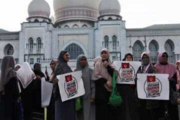 மத அடிப்படையிலான சில சட்டங்களை நீக்கியது உச்ச நீதிமன்றம்