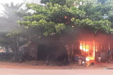 முல்லைத்தீவில் ஏற்பட்ட தீ விபத்தில் காயமடைந்த கடை உரிமையாளர் உயிரிழந்துள்ளார்