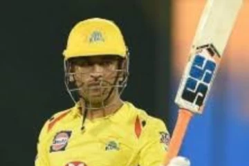 ஐபிஎல் தொடரில் அதிக சம்பளம் ஈட்டியவர் என்ற பெருமையை பெற்ற தல தோனி