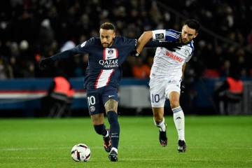 மோசமாக நடந்துகொண்ட நெய்மர்! சிவப்பு அட்டை கொடுத்து பாதியிலேயே வெளியேற்றிய நடுவர்..ரசிகர்கள் அதிர்ச்சி