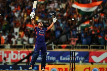 சிக்ஸர்களே இல்லாமல் சதம் விளாசிய இந்திய வீரர் ஸ்ரேயாஸ் ஐயர்…ரசிகர்கள் உற்சாகம்: வீடியோ காட்சிகள்