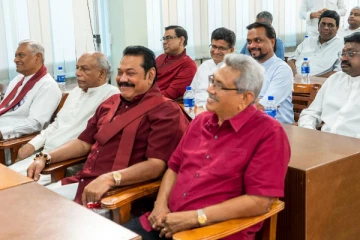 மூன்றாக பிளவடைந்த மகிந்த அணியினர்
