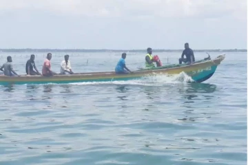 சீனக்கடலட்டை வேண்டாம்! கடற்றொழிலாளர்கள் கவனயீர்ப்பு போராட்டம் (Photos)