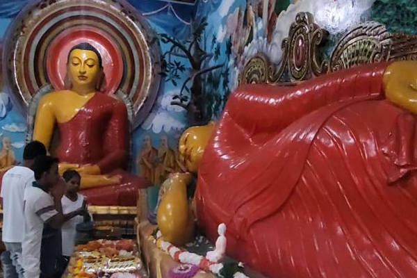 வவுனியாவில் வெசாக் கொண்டாட்டத்தை பார்வையிட குவிந்த தமிழ் மக்கள்! | Tamil People See The Vesak Celebration In Vavuniya