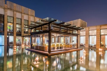 உலகிலேயே சிறந்த ஹோட்டல்கள் பட்டியல் - இந்திய உணவகங்களும் இருக்கு..