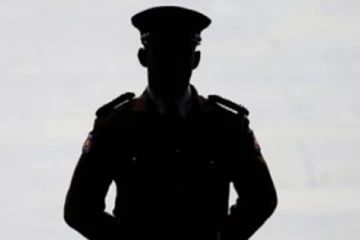 අරක්කු බෝතලයක් අල්ලස් ගත් කොස්තාපල්වරයා මාට්ටු