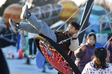 குழந்தை பெற்றெடுத்தால் ரூ.45,000 மானியம் - 1 குடும்பத்தில் 3 குழந்தைகளுக்கு..