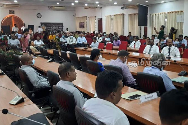 நடமாடும் சேவையை குழப்பும் வகையில் செயற்பட்டதாக கஜேந்திரன் மீது குற்றச்சாட்டு | Today Jaffna Tamil People Protets