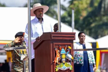 උගන්ඩාවේ ජනාධිපතිවරයා දිවුරුම් දෙයි - වාර්තාගත ලෙස ගතවන වරටත්