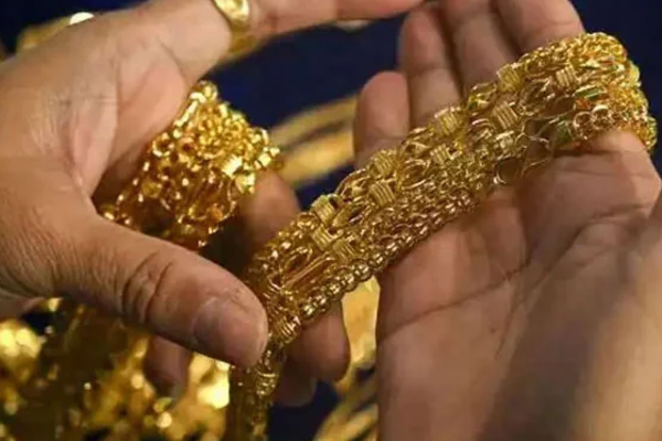 இலங்கை மக்களுக்கு க்ஷாக் கொடுக்கும் தங்கம் விலை; வரலாறு காணாதளவு உயர்வு! | Gold Prices Shock Sri Lankans 3 Lak