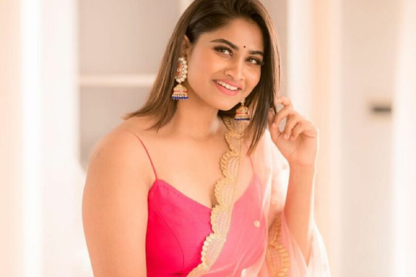 இரவு பார்ட்டியில் பாலாவுடன் ஷிவானி.. வைரலாகும் நெருக்கமான புகைப்படம் | Bala And Shivangi Dating