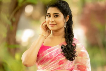 தமிழும் சரஸ்வதியும் நடிகையா இப்படி.. படுகவர்ச்சியான உடையில் வெளியிட்ட போட்டோ