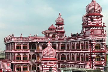 இலங்கையின் மிகவும் பிரசித்தி பெற்ற சிவப்பு பள்ளி! ஒளிந்திருக்கும் ரகசியங்கள் ஏரளாம்