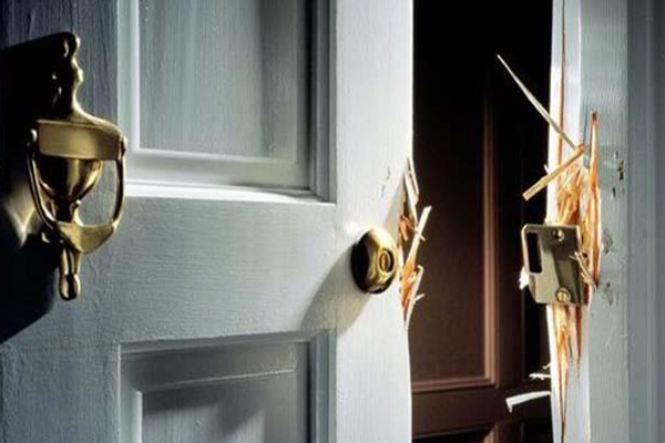 தமிழர் பகுதியில் கொள்ளையில் ஈடுபட்ட சந்தேகநபர் கைது | Broke And Robbed 30 Houses In Batticaloa Arrested