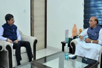 மத்திய அமைச்சர் ராஜ்நாத் சிங்குடன் தமிழக ஆளுநர் ஆர்.என் ரவி சந்திப்பு