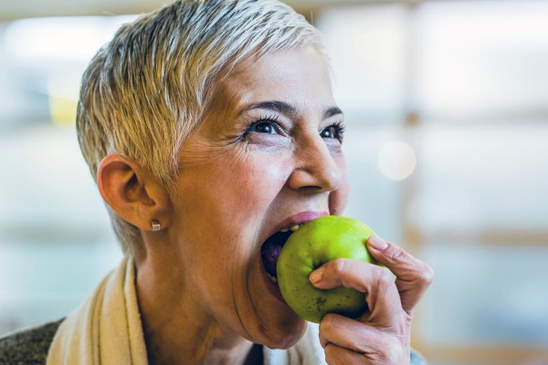 இந்த உணவுகளை  இரவு நேரத்துல சாப்பிடாதீங்க; ஏன் தெரியுமா? | Do Not Eat These Foods At Night