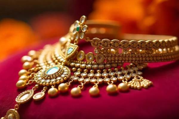 நகை பிரியர்களுக்கு வெளியான மகிழ்ச்சி தகவல் ; தங்கம் மற்றும் வெள்ளி விலையில் ஏற்பட்டுள்ள மாற்றம் | Today Gold Price In Sri Lanka Happy For Goldpeples