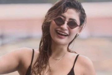 டூபீஸ் ஆடையணிந்து ஜாலி போஸ்!! CWC சுனிதாவின் கிளாமர் புகைப்படங்கள்..