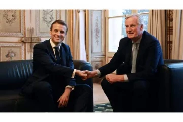 பிரான்சின் புதிய பிரதமரை நியமித்த மேக்ரான்! வரலாற்றில் மிக வயதான நபர்