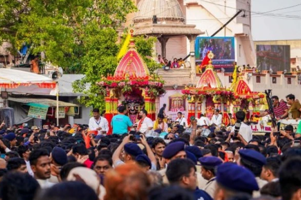 ஆலய திருவிழாவில் தேரில் மின்சாரம் பாய்ந்து 6 பேர் பலி | Tripura Chariot Electrocuted Festival 6 Killed
