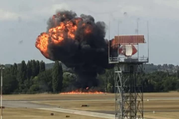 பிரித்தானியாவில் சிறிய விமான விபத்து: சவுத்தெண்ட் விமான நிலையம் தற்காலிகமாக மூடல்!