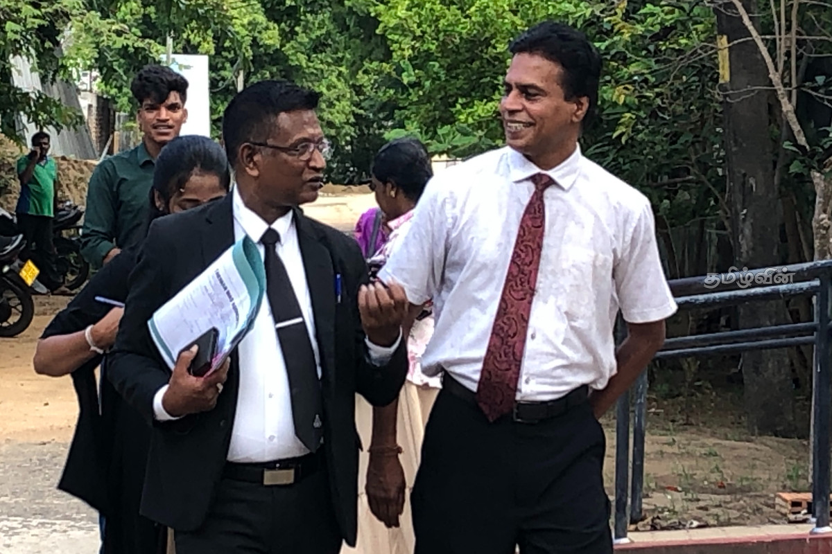 வைத்தியர் சுகுணனுக்கு எதிரான சமூக வலைத்தள பதிவுகள்! 6 பேருக்கு எதிராக நீதிமன்றம் பிறப்பித்த உத்தரவு | Arjuna Harris Among 8 Sued Under Online Safety Act வைத்தியர் சுகுணனுக்கு எதிரான சமூக வலைத்தள பதிவுகள்! 6 பேருக்கு எதிராக நீதிமன்றம் பிறப்பித்த உத்தரவு | Arjuna Harris Among 8 Sued Under Online Safety Act