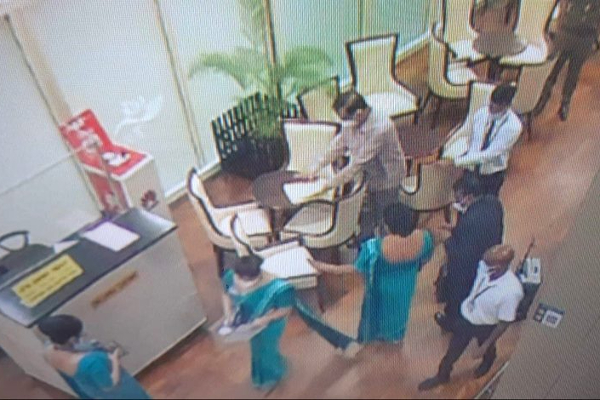 கோட்டாபய உட்பட 19 பேர் தப்பி ஓடும் முயற்சியில் - உகண்டாவில் இருந்து மத்தளவுக்கு விரையும் ஜெட்! - ஐபிசி தமிழ்