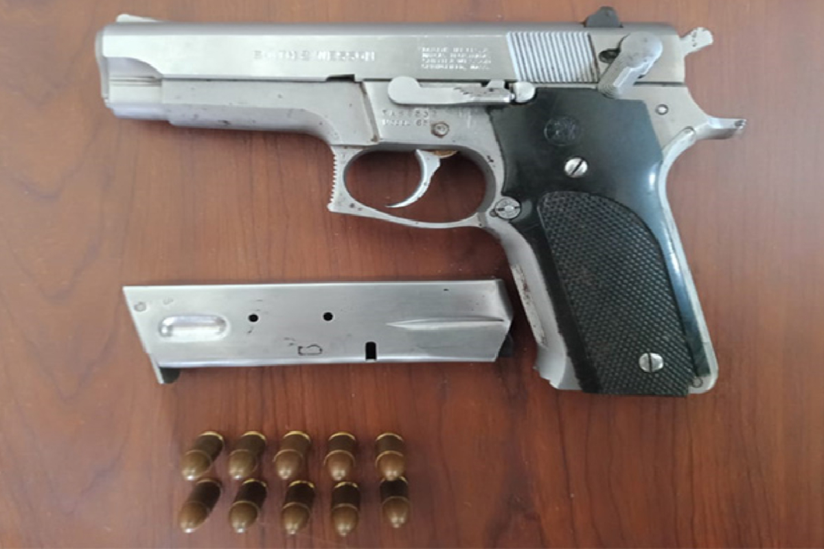 சட்டவிரோத துப்பாக்கிகள், பெருமளவிலான தோட்டாக்களுடன் ஒருவர் கைது | Man Arrested With Illegal Guns