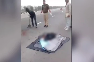 இந்தியாவில் நெடுஞ்சாலையொன்றில் கோரம் : வீதியில் சிதறி ஒட்டி கிடக்கும் மனித உடல்
