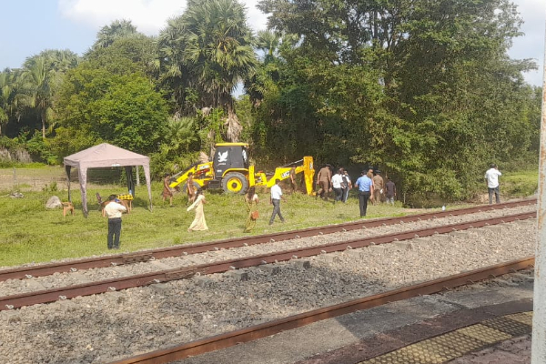 භයානක තත්ත්වයක් - කිලිනොච්චියේ බෝම්බ බියක් - බෝම්බය සොයා දැවැන්ත මෙහෙයුමක් | Bomb Scare At Paranthan Railway Station