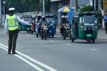 மொறட்டுவை பல்கலைக்கழகத்திற்கு அருகில் விபத்து ; சாரதி தப்பியோட்டம்