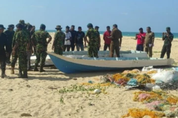 முல்லைத்தீவில்  பரபரப்பு ; வெடி பொருட்களுடன்  சிக்கிய விடுதலைப்புலிகளின் தாக்குதல் படகு!