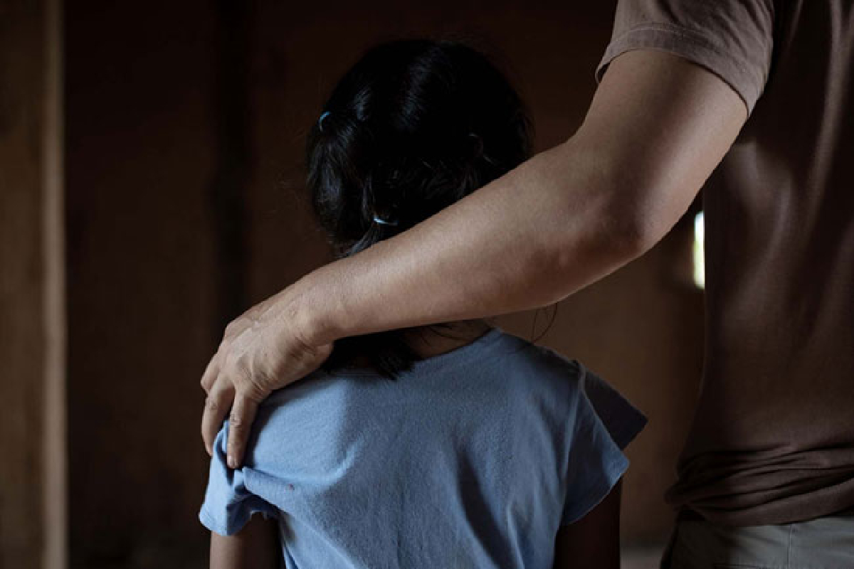 மூன்று பிள்ளைகளின் தந்தையால் 10 வயது சிறுமி துஸ்பிரயோகம் | 10 Year Old Girl Abused By Father Of 3 Kids மூன்று பிள்ளைகளின் தந்தையால் 10 வயது சிறுமி துஸ்பிரயோகம் | 10 Year Old Girl Abused By Father Of 3 Kids