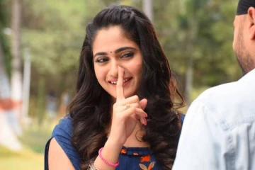 தந்தை பற்றி கேட்ட கேள்விக்கு லொஸ்லியா அளித்த பதில்: கொந்தளித்த ரசிகர்கள்