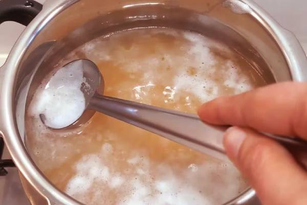 பருப்பை வேக வைக்கும் போது வரும் நுரை - இதை சாப்பிடலாமா? | Why Does Foam Form When Boiling Lentils