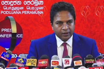 சுதந்திரக் கட்சி குழம்பிய குட்டையில் மீன்பிடிக்கின்றது