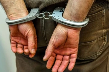 யாழில் மர்ம பொருளுடன் ஒருவர் கைது