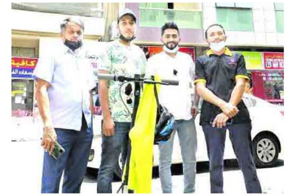 அந்தரத்தில் உயிருக்கு போராடிய பூனை - காப்பாற்றிய 4 பேருக்கு ரூ.10 லட்சம் வழங்கி துபாய் துணை அதிபர் பாராட்டு | World Viral News