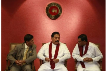 මහින්ද බැසිල් ඇතුළු  පිරිසකට විදෙස් ගමන් තහනම් කරන්නැයි ඉල්ලා මෝසමක්..