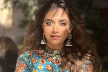 கீர்த்தி சுரேஷ் நீங்களுமா இப்படி.. கண்ணாடி போன்ற சேலையில் நிகழ்ச்சிக்கு வந்த நடிகை! வைரல் போட்டோஸ்