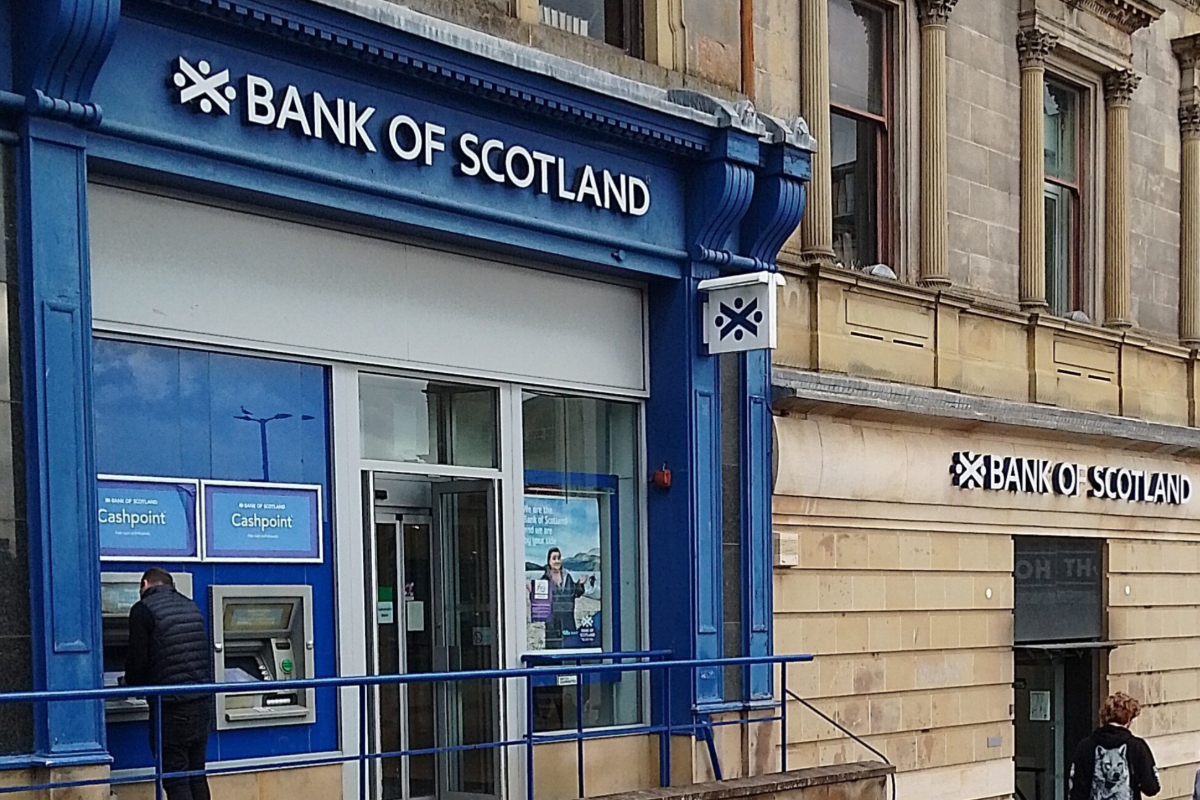 ஸ்கொட்லாந்தில் பல வங்கி கிளைகள் மூடப்படுவதாக அறிவிப்பு | Closure Of Many Bank Branches In Scotland ஸ்கொட்லாந்தில் பல வங்கி கிளைகள் மூடப்படுவதாக அறிவிப்பு | Closure Of Many Bank Branches In Scotland