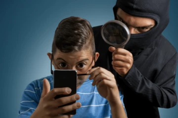 phone spy இல் காத்திருக்கும் பேராபத்து.... எச்சரிக்கை? 20 ஆபத்தான Android ஆப்கள்