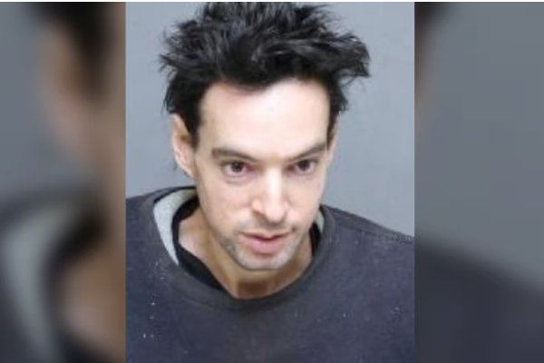 டொராண்டோவில் பேருந்துக்காக காத்திருந்த பெண்ணை துன்புறுத்திய நபர் கைது | Man Arrested After Woman Sexually Assaulted