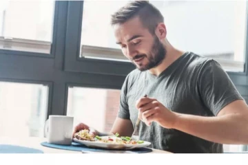 உங்களுக்கு 40 வயதிற்கு மேல் ஆகிடுச்சா? அப்போ இந்த உணவுகளை தவிர்த்திடுங்க