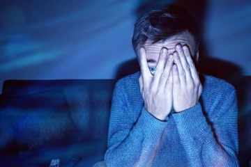 இருட்டு அறையில் 10 நாட்கள்.. 13 பேய் படங்கள் பார்ப்பவருக்கு 1 லட்ச ரூபாய் பரிசு! எங்கே தெரியுமா?